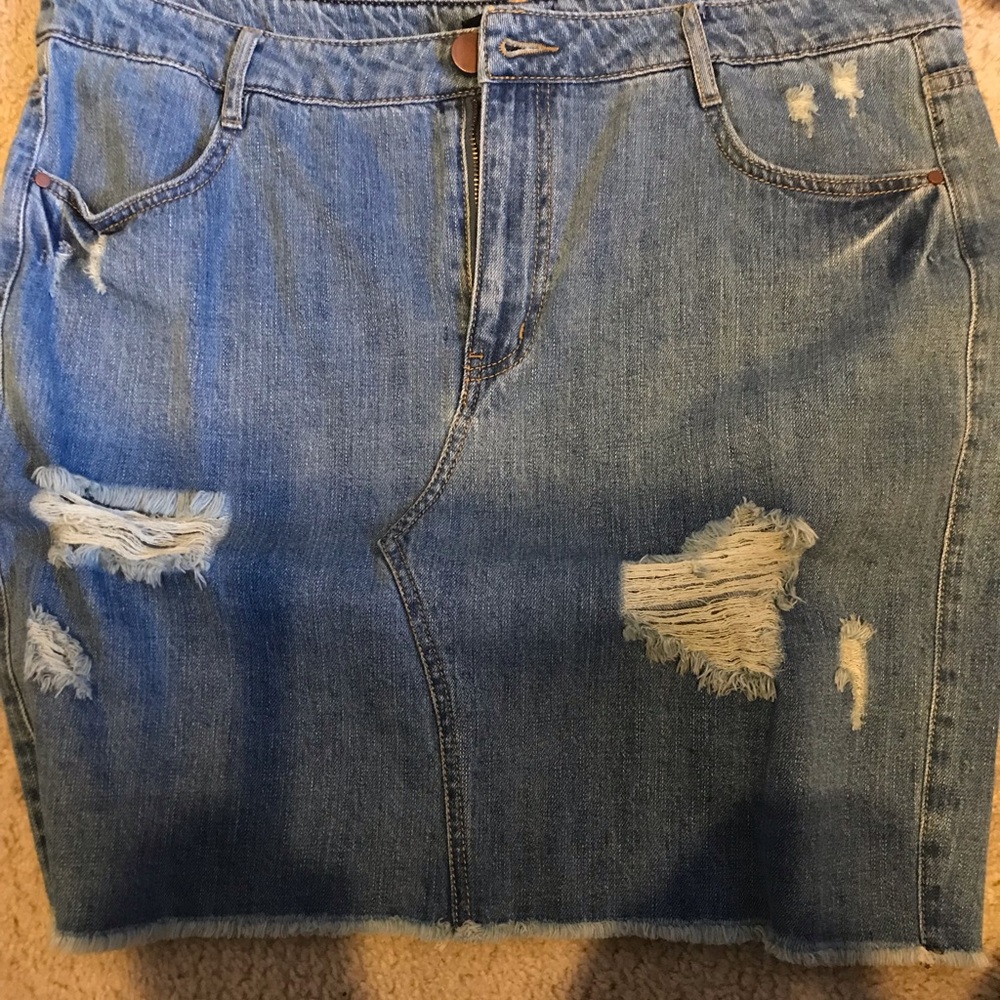 Jean skirt with rips